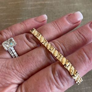 14K yellow gold solid.  Almost 10 grams!! (9.97 grams) Bracelet